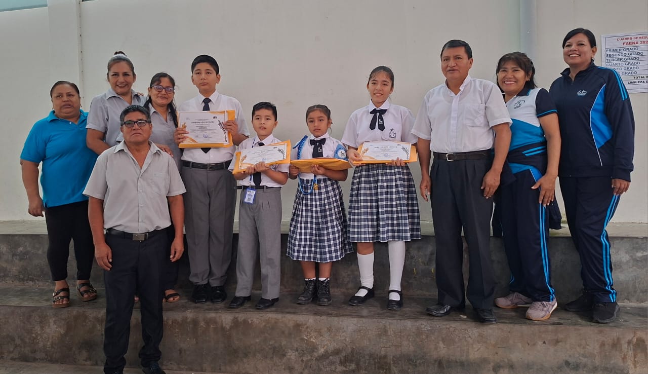 Fotografía 12 del álbum Premiación primer concurso de Ajedrez